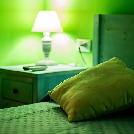 Bed & Breakfast Rhelizeone & جميل *