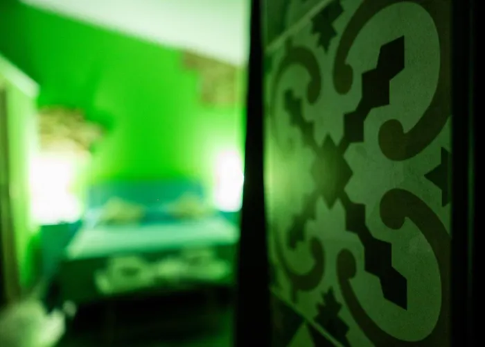 Rhelizeone & جميل 3*