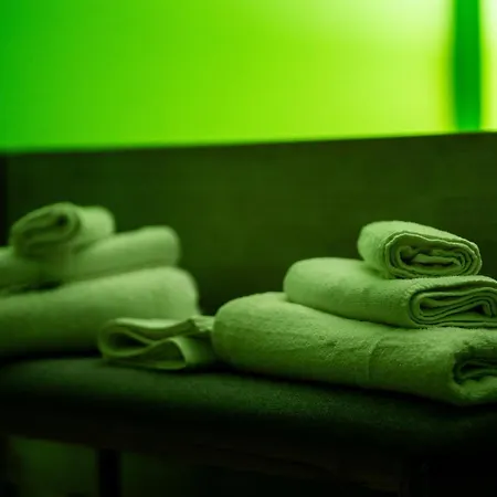 Rhelizeone & جميل 3*