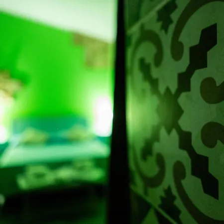 Rhelizeone & جميل 3*